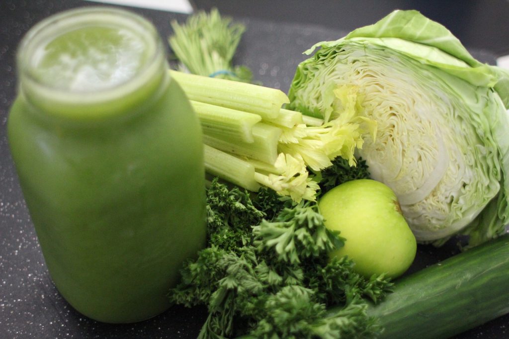 Green smoothies contain vitamins A and C